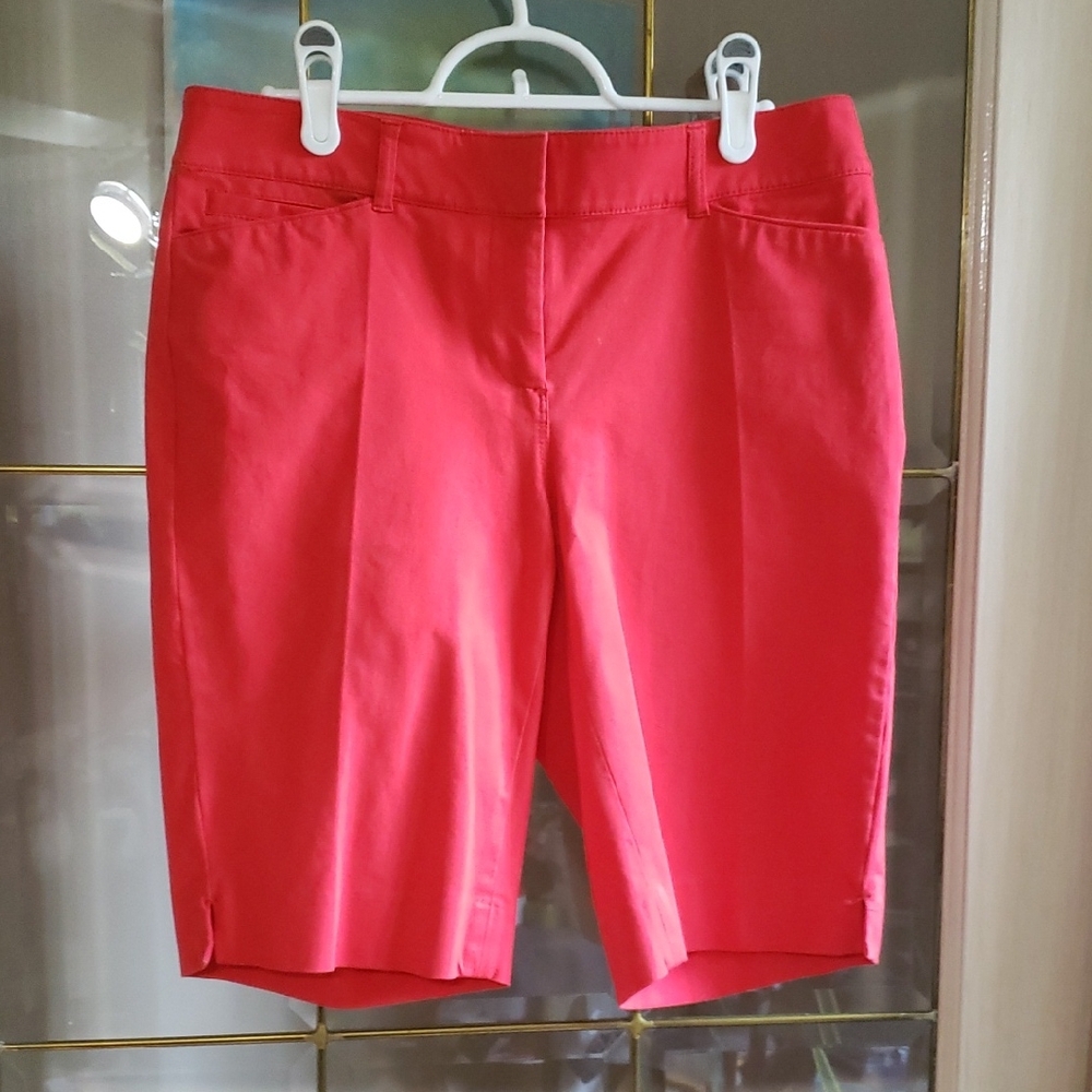 Whitehouse Black Market Burmuda Shorts Size 4